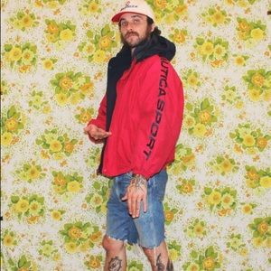 Vintage 90’s NAUTICA windbreaker hooded jacket.